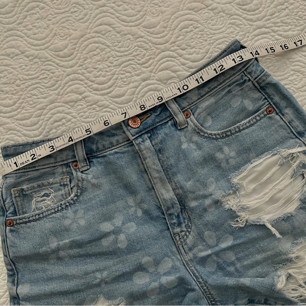 American Eagle Outfitters Distressed Denim Shorts Size 4 - Picture 13 of 16